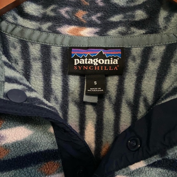 Patagonia Women's Lightweight
Synchilla Snap-T Pullover - Picture 6 of 7